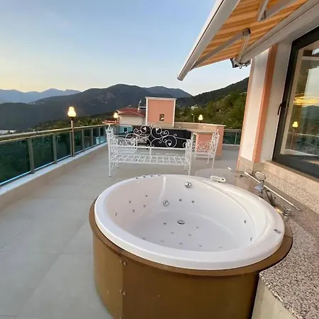 Super Luxury With 5bedroom,pool And Jacuzzi