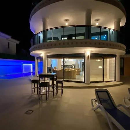 Vila Super Luxury With 5bedroom,pool And Jacuzzi Alanya