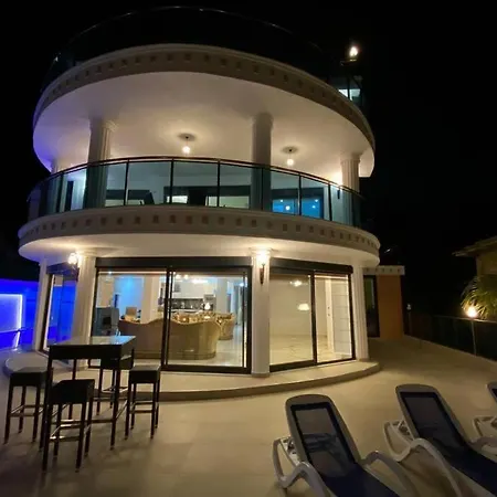 Super Luxury With 5bedroom,pool And Jacuzzi Vila *