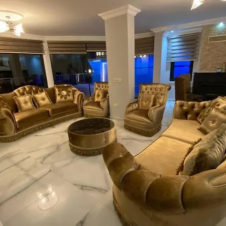 Super Luxury With 5bedroom,pool And Jacuzzi