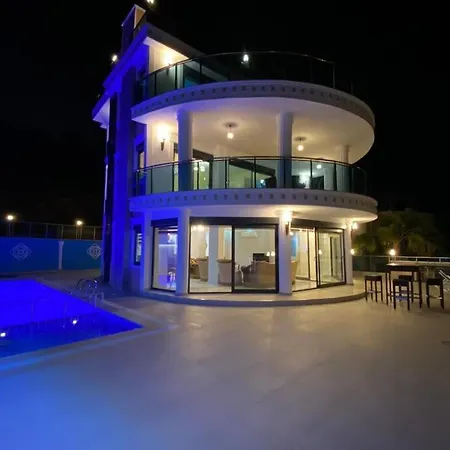 Super Luxury With 5bedroom,pool And Jacuzzi