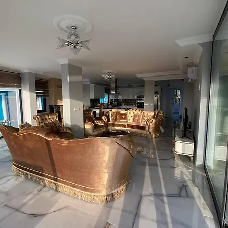 Super Luxury With 5bedroom,pool And Jacuzzi Vila Alanya