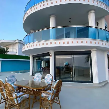 Super Luxury With 5bedroom,pool And Jacuzzi *