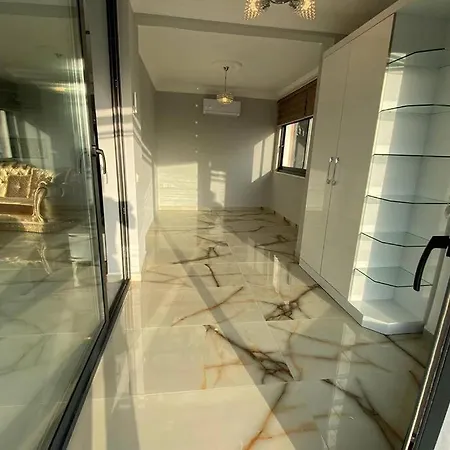 Super Luxury With 5bedroom,pool And Jacuzzi Vila