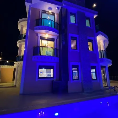 Vila Super Luxury With 5bedroom,pool And Jacuzzi *