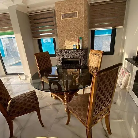 Super Luxury With 5bedroom,pool And Jacuzzi Vila Alanya
