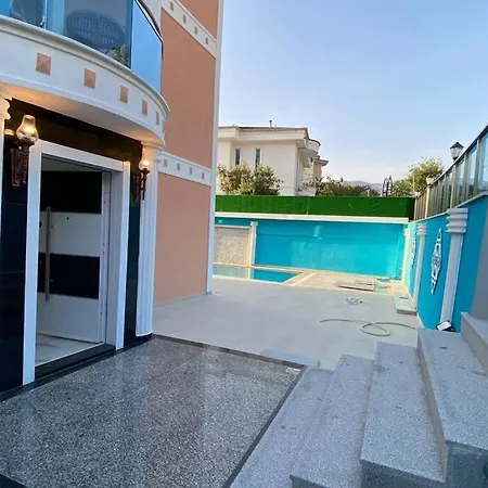 Super Luxury With 5bedroom,pool And Jacuzzi *