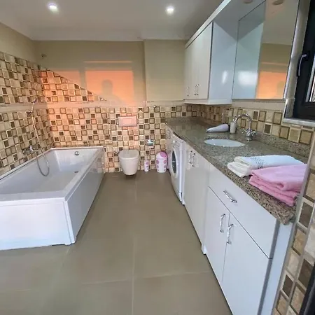 Super Luxury With 5bedroom,pool And Jacuzzi Alanya