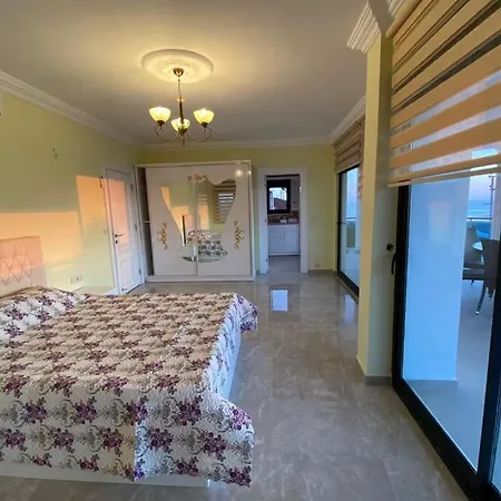 Super Luxury With 5bedroom,pool And Jacuzzi *
